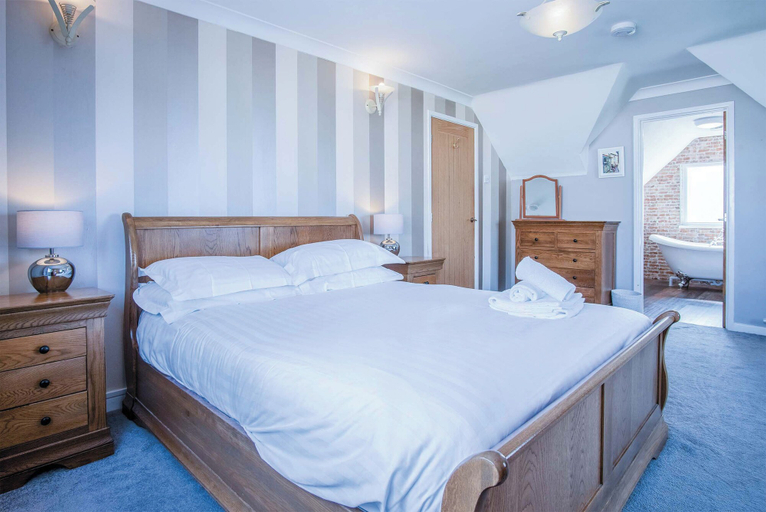 Bedroom 2, Carissima - 4 Bedroom House - Rhossili, Swansea