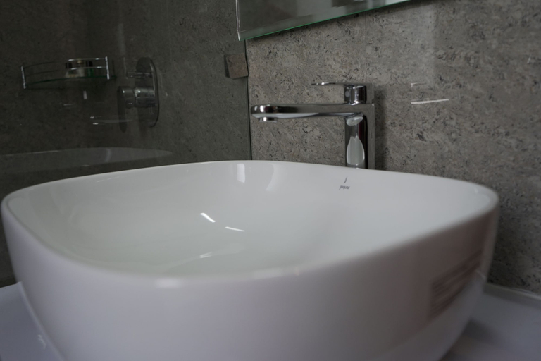 Bathroom 4, Hotel Golden Leaf Kashmir, Srinagar