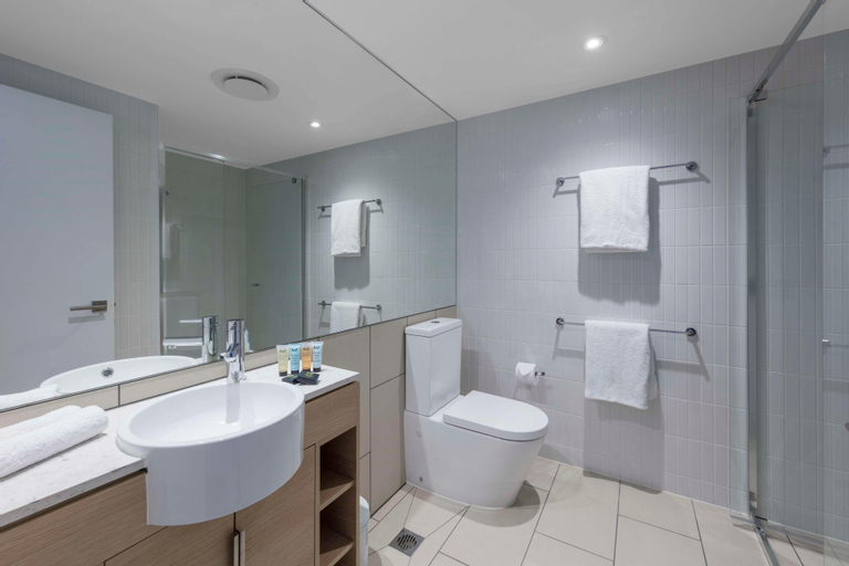 Bathroom 10