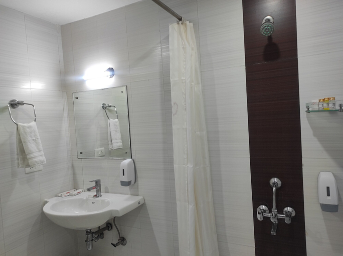 Bathroom 4, Hyphen Grand Hotel, Hardwar