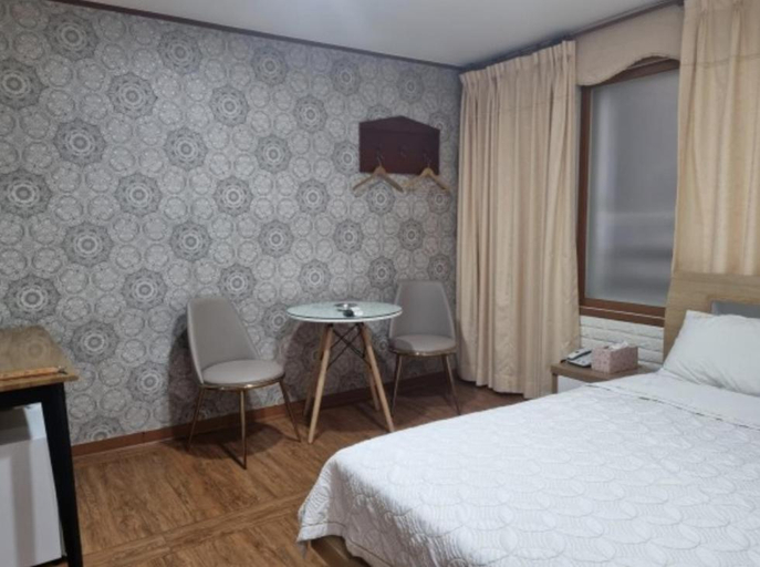 Bedroom 2, Oreum Motel, Jeju