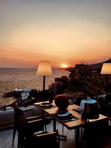 Food & Drinks, The Bay Apartments, Sarandës