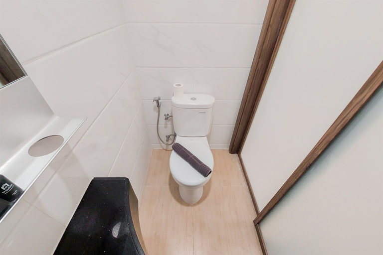 Bathroom 5, Good Deal and Comfortable Studio at Sky House BSD Apartment By Travelio, Tangerang Selatan