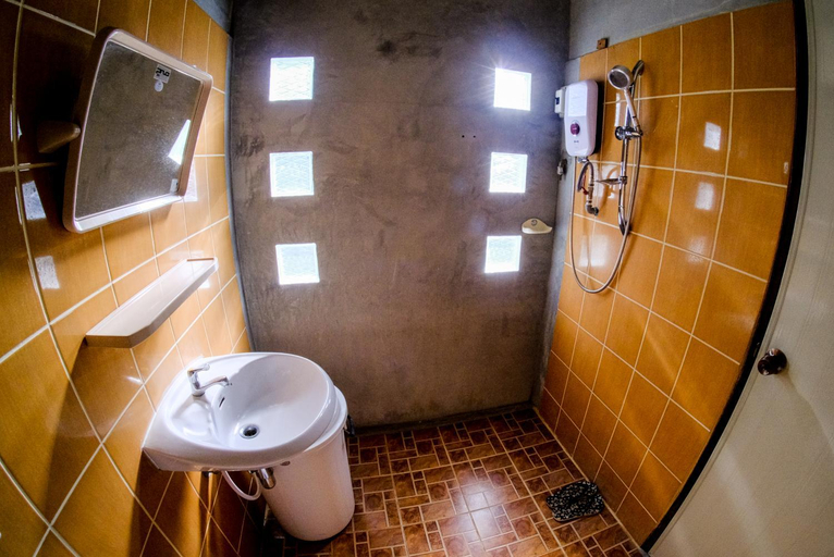 Bathroom 3, Tewdoi Garden Resort, Pai