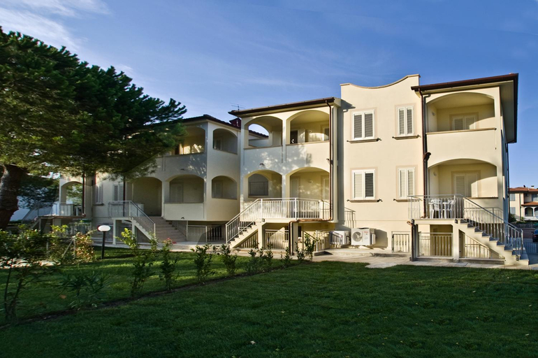 Exterior 10