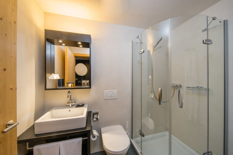Bathroom 4, Pensiun Aldier, Inn