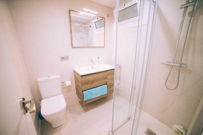 Bathroom 3, Apartamento reformado a 1 minuto de la playa, Girona