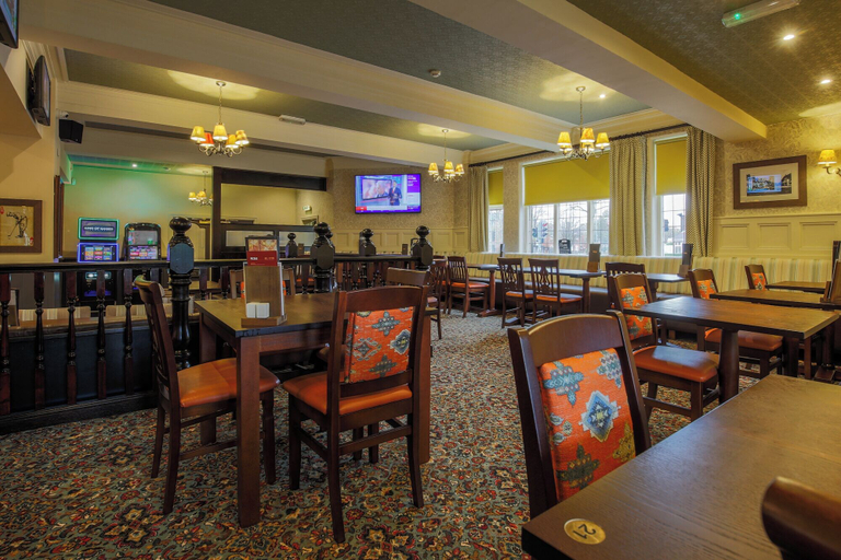 Food & Drinks 5, Fairways Inn, Manchester