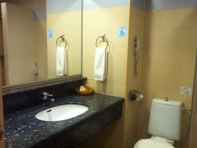Bathroom 12