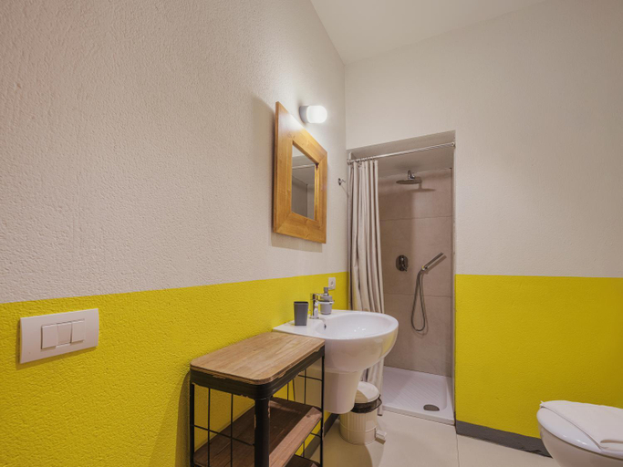 Bathroom 2, Residenza degli Artisti Apartments, Lucca
