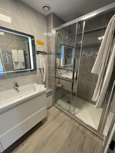Bathroom 7