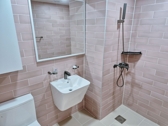Bathroom 3, The First Ocean Songjung, Haeundae
