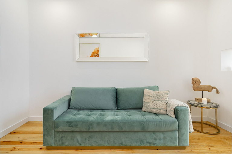 Others 4, Chic 1-Bed W/ Patio Perfect To Explore Lisbon, Lisbon