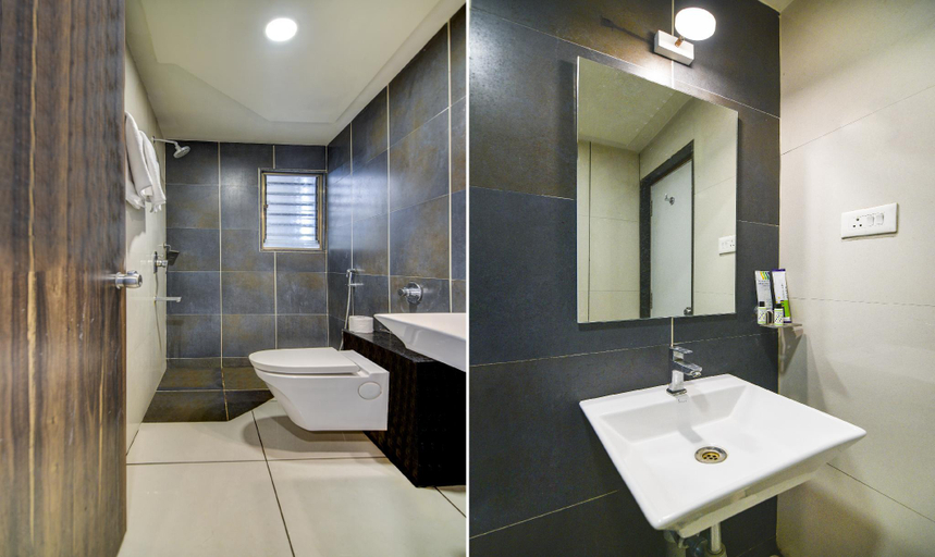 Bathroom 3, Treebo Shree Sai Suites - 2km from Mahalaxmi Temple, Kolhapur