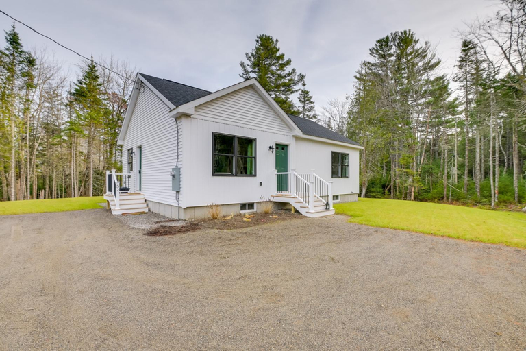Ellsworth Vacation Rental with Fire Pit and Gas Grill!, Hancock