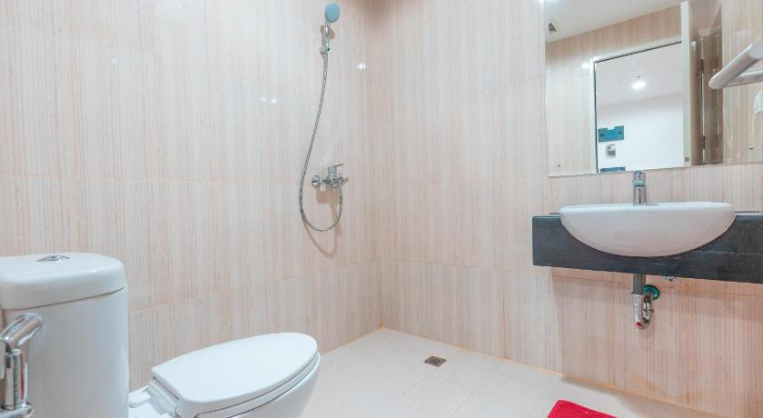 Bathroom 3, Hotel O Apartement Sentul Tower, Bogor