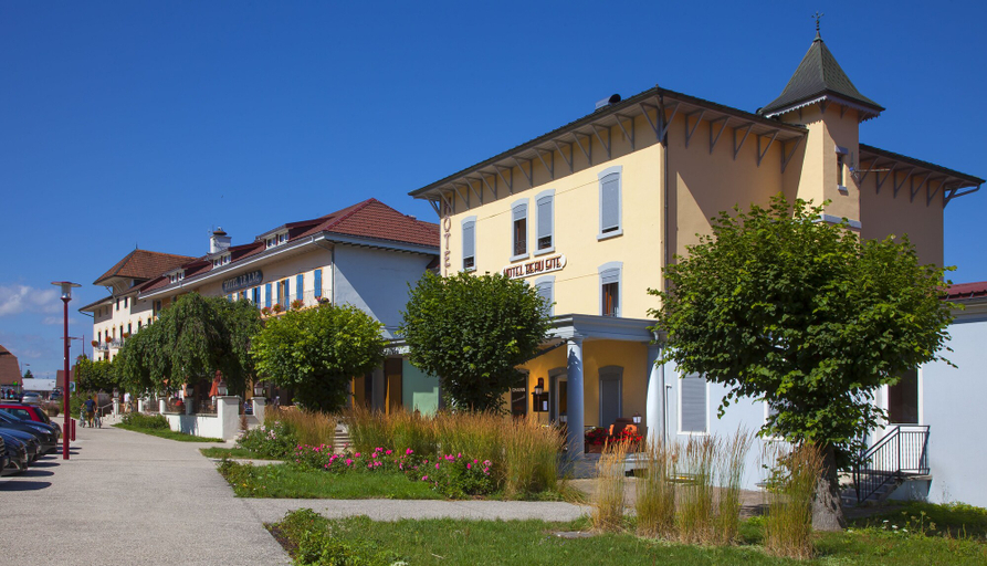 Exterior & Views
