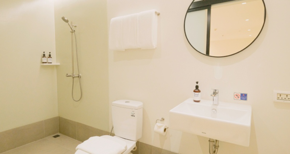 Bathroom 5, Simplestay Chatuchak, SureStay Collection by Best Western, Phaya Thai