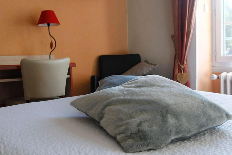 Bedroom 4, Hôtel Gambetta, Jura