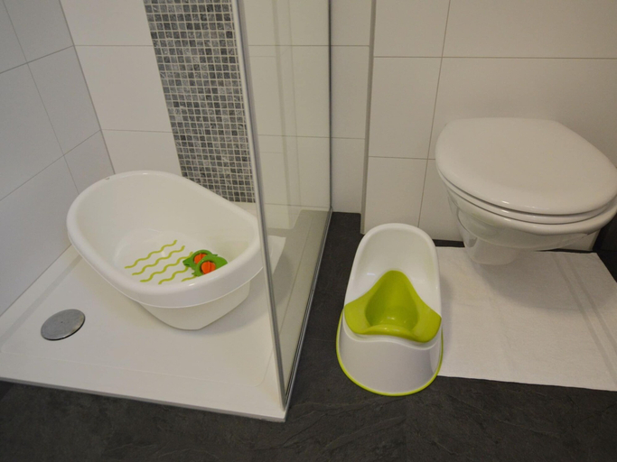 Bathroom 3, Charming Fens Family Home, Liège