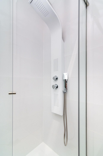 Bathroom 3, Boho-Chic Santos Apartment: Industriais 7, Lisbon