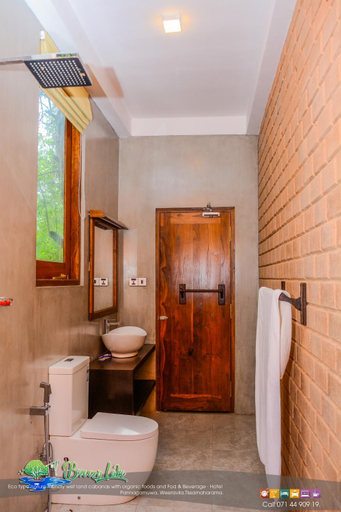 Bathroom 3, Breezy Lake, Thissamaharama