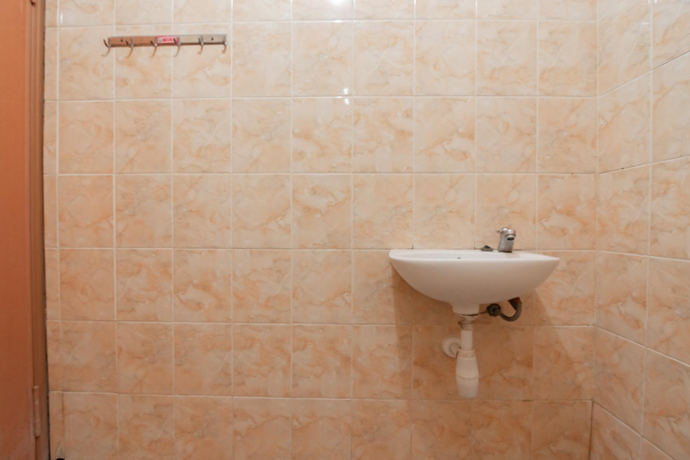 Bathroom 10
