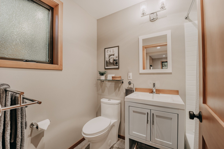 Bathroom 3, 08mbr - Starlink - Gas F/P - BBQ - Sleeps 2, Whatcom