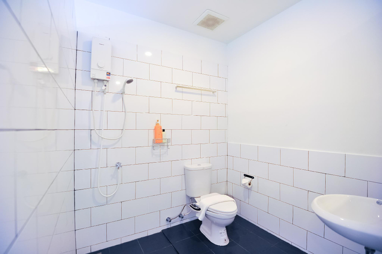 Bathroom 14