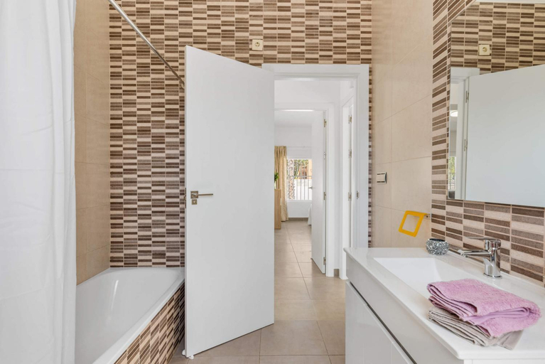 Bathroom 2, Villa Escriva, Alicante