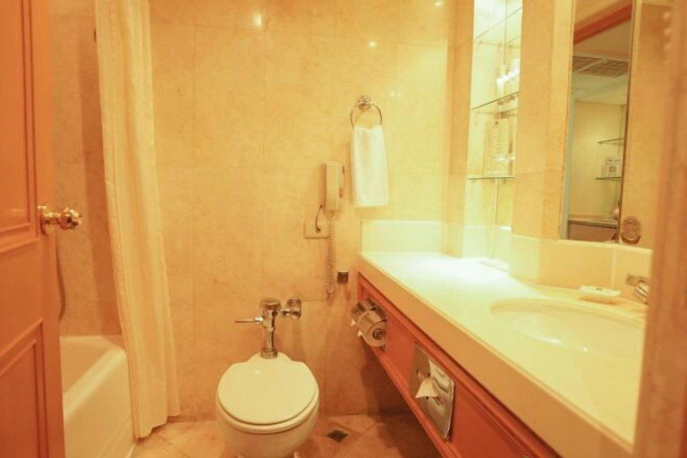 Bathroom 18