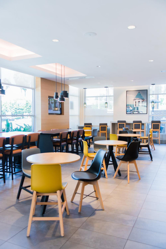 Food & Drinks 5, Hyatt House Irvine/John Wayne Arpt, Orange