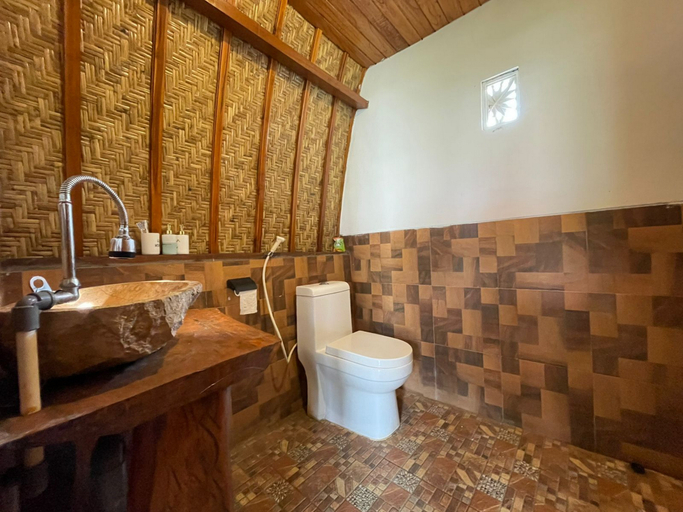 Bathroom 3, Volcano Cabins, Bangli