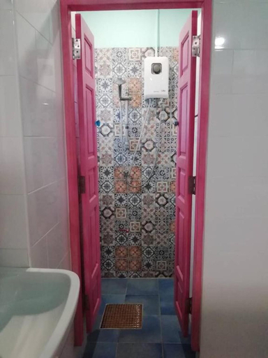 Bathroom 5, Stash Hostel, Samphantawong