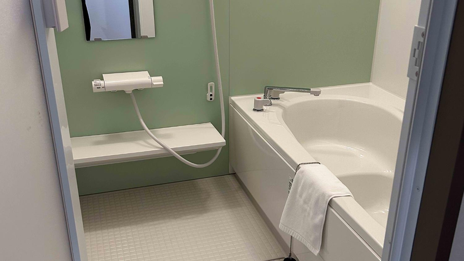 Bathroom 3, Ayagawasou, Aya