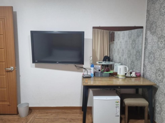 Others 2, Oreum Motel, Jeju