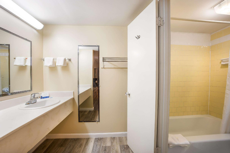 Bathroom 15