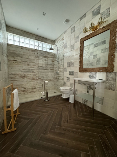 Bathroom 9