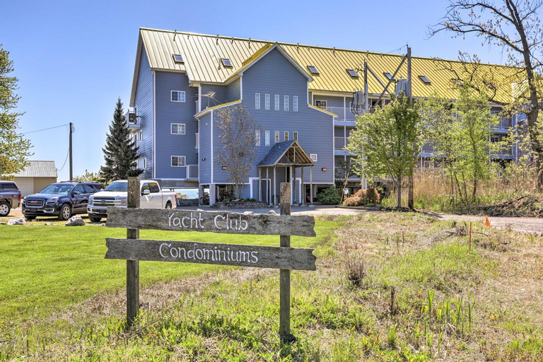 Waterfront Middle Bass Condo with Pool Access!, Ottawa