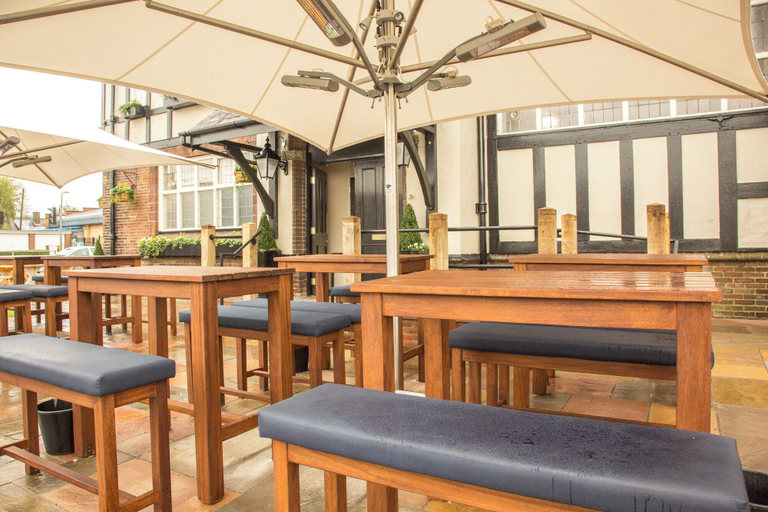 Food & Drinks 5, Fairways Inn, Manchester