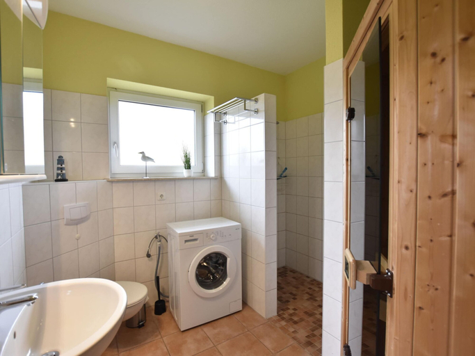 Bathroom 4, Gemuetliche Unterkunft in Zierow mit Sauna, Nordwestmecklenburg