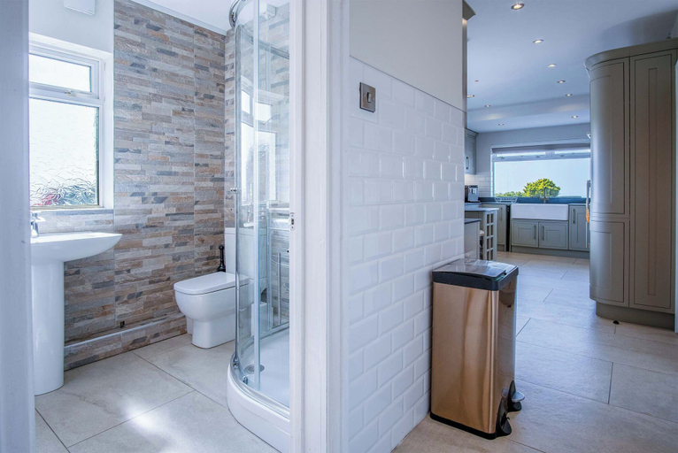 Bathroom 3, Channel View 3 Bedroom Rhossili Bay, Swansea