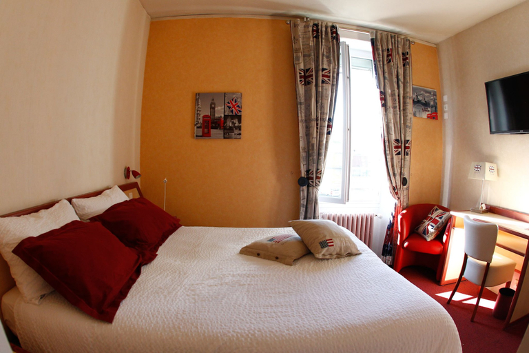 Bedroom 2, Hôtel Gambetta, Jura