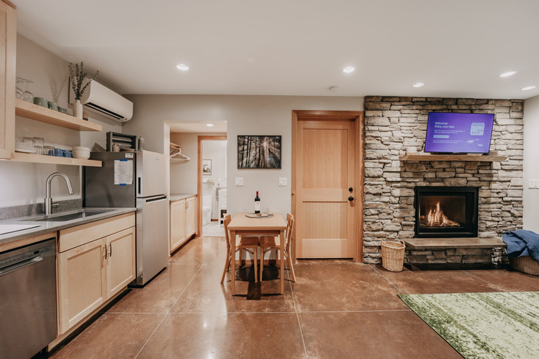 Others 4, 08mbr - Starlink - Gas F/P - BBQ - Sleeps 2, Whatcom
