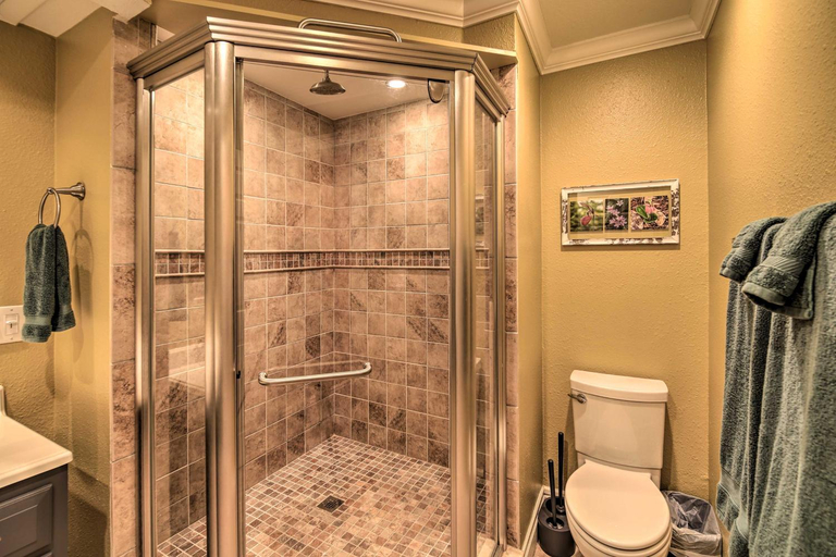 Bathroom 3, Inviting Family Abode w/ Dock on Norris Lake!, Campbell
