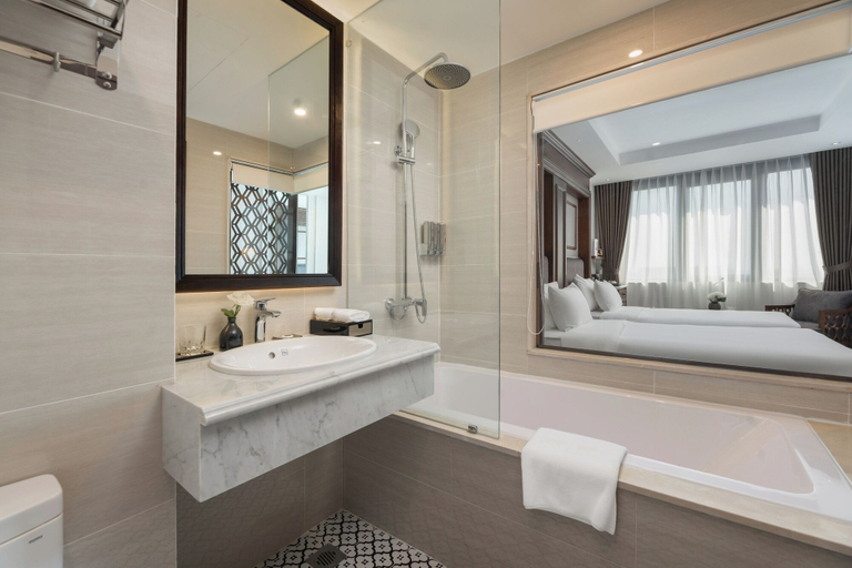 Bathroom 4, The Q Boutique Hotel, Hoàn Kiếm