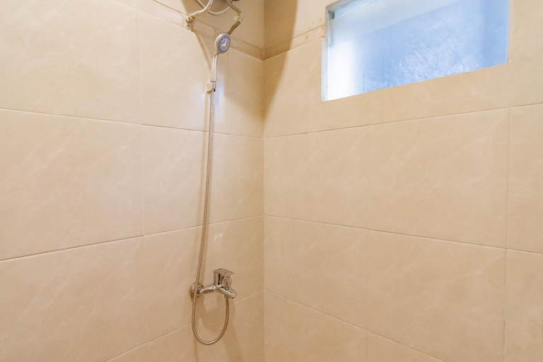 Bathroom 12