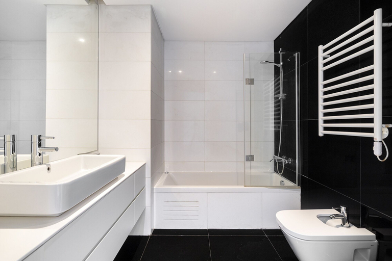 Bathroom 4, Urban Retreat W/Parking, Elevator & Ac By Benfica Stadium, Lisbon