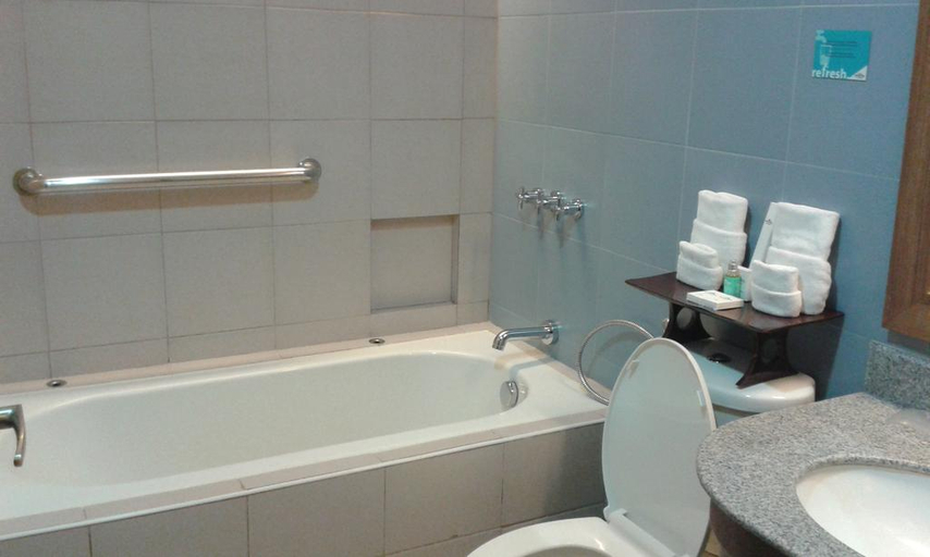 Bathroom 3, Microtel by Wyndham General Santos, General Santos City