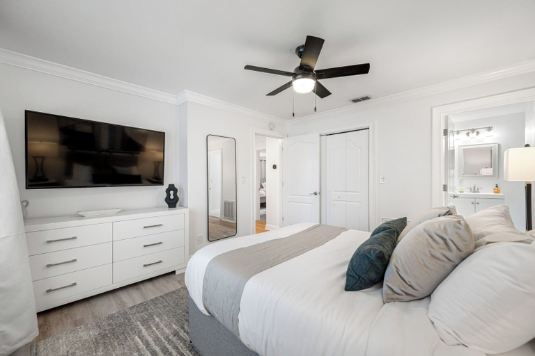 Bedroom 2, Exquisite Villa With Pool&games- 18 Guests, Hillsborough